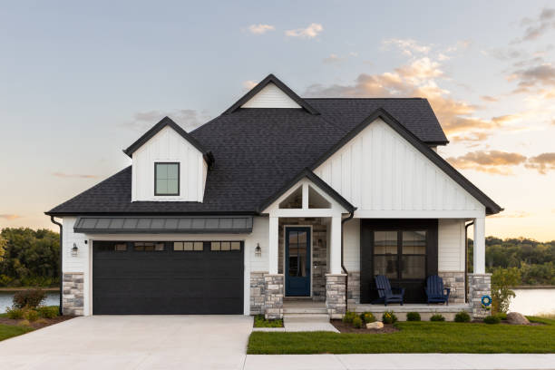 Best Emergency Roof Repair Services  in Moline, IL